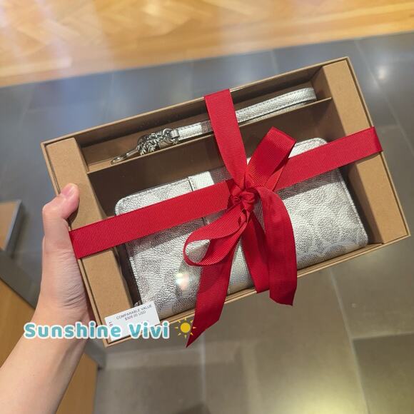 NWT COACH Boxed Long Zip Around Wallet CCL91 GRAY/SILVER Holiday gift Set - Picture 1 of 10